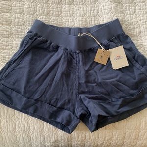 Faherty cuffed Arlie Day 3” short navy XS NWT